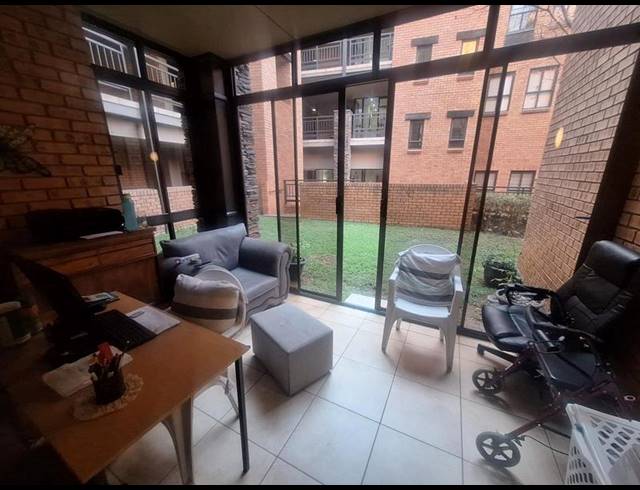 1 BEDROOM APARTMENT FOR SALE IN NEWLANDS